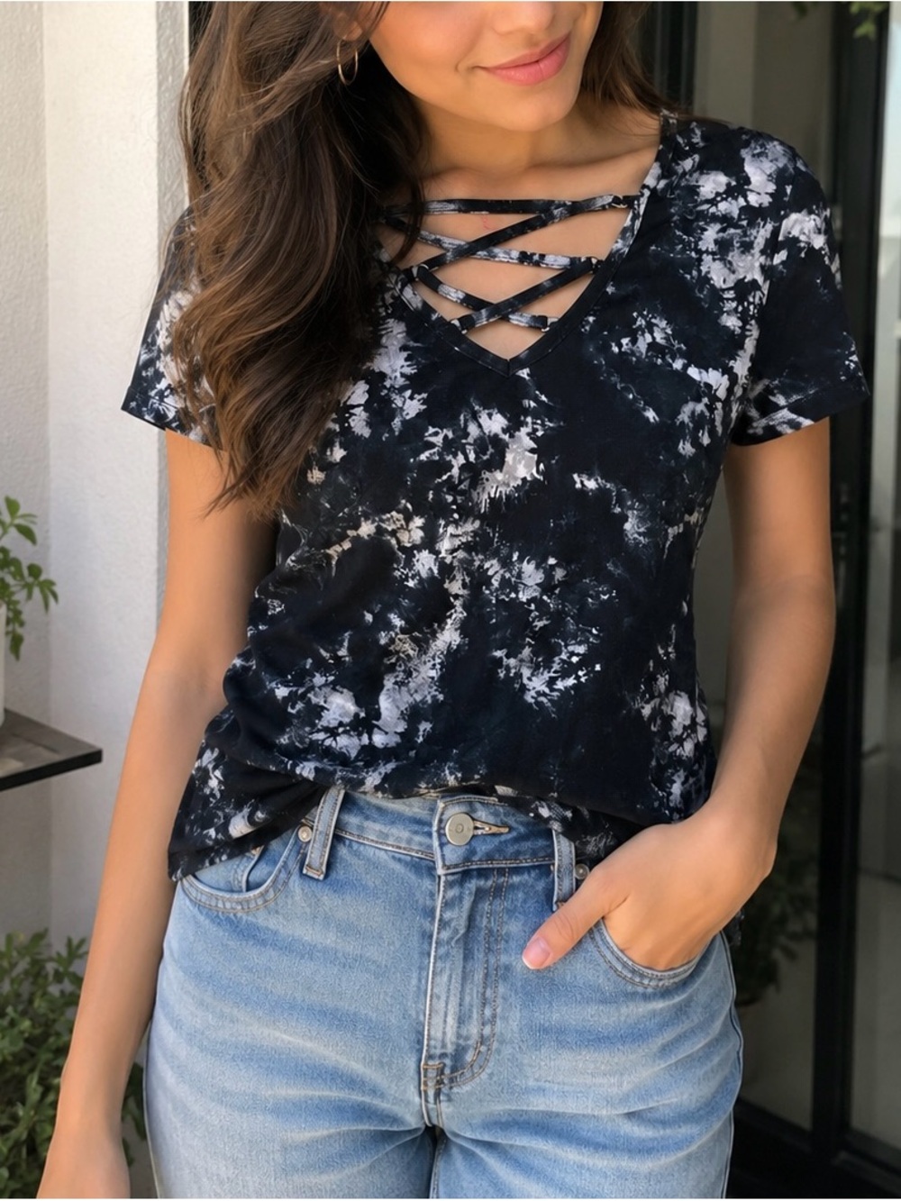 No Boundaries Women Blue & White Short Sleeve Tie-Dye V-Neck Tee Blouse Sz M